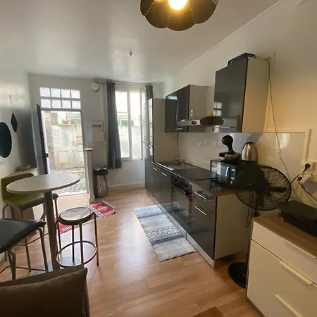 Apartman Le Charles Párizs